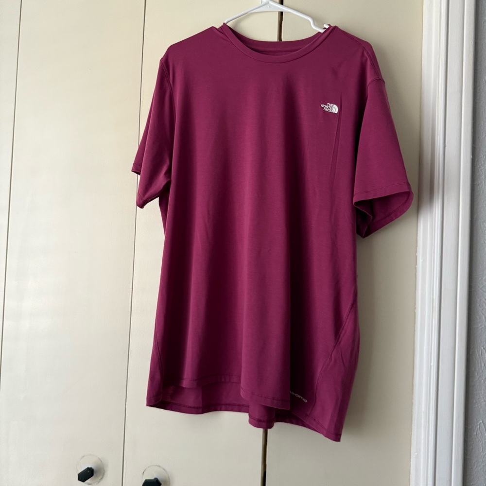 New Men's North Face adventure Tee cyber berry XL shirt sleeve flash dry